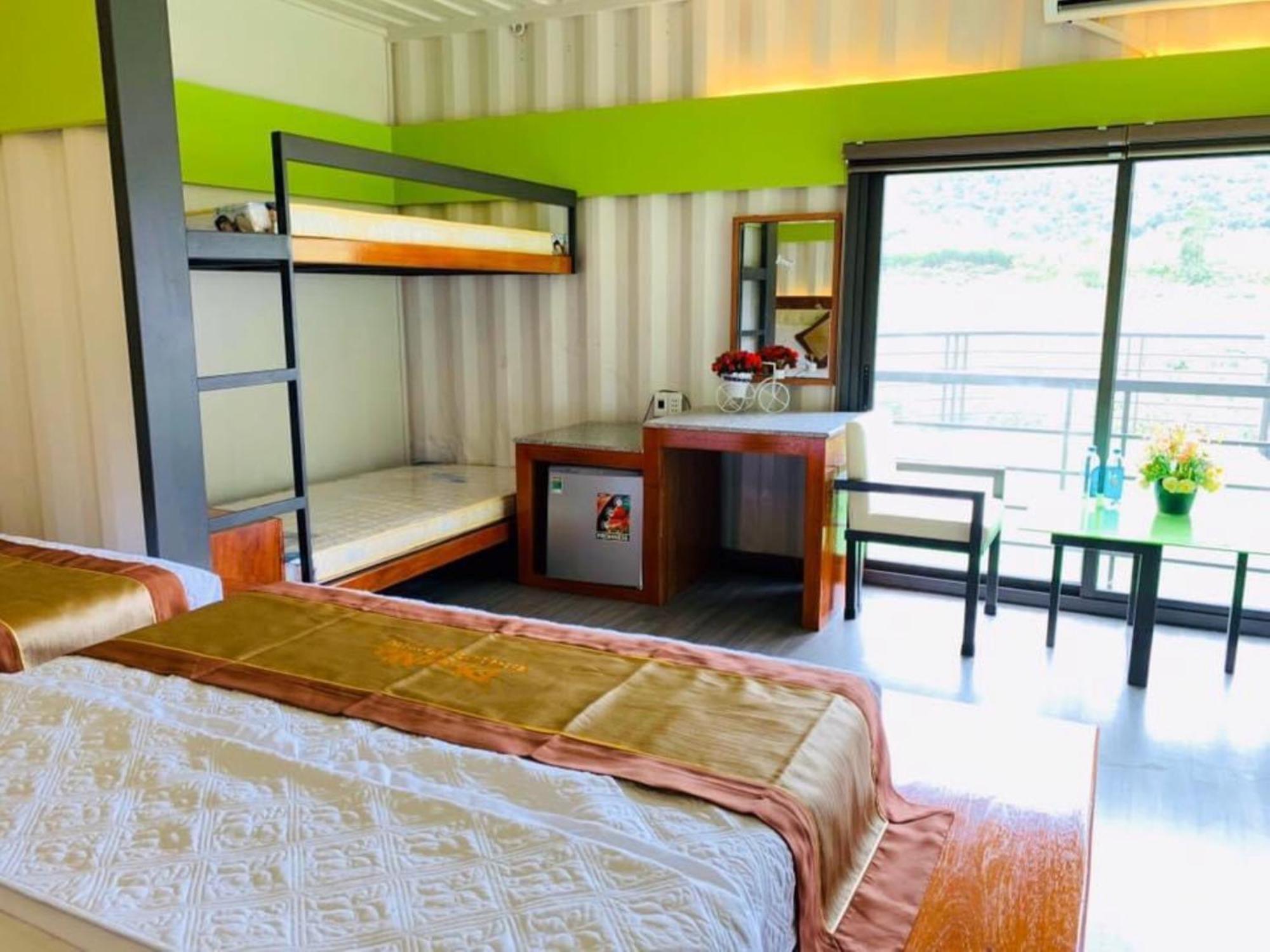 Eco Village Lodge *
